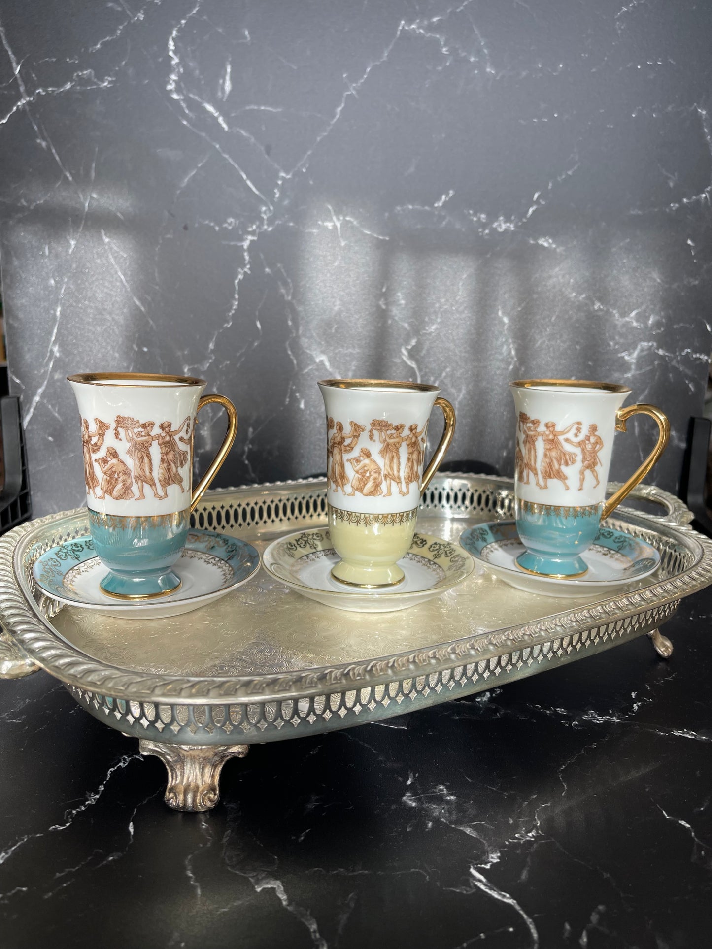 Vintage 1970s Royal Crown Arnart Smug Mugs.