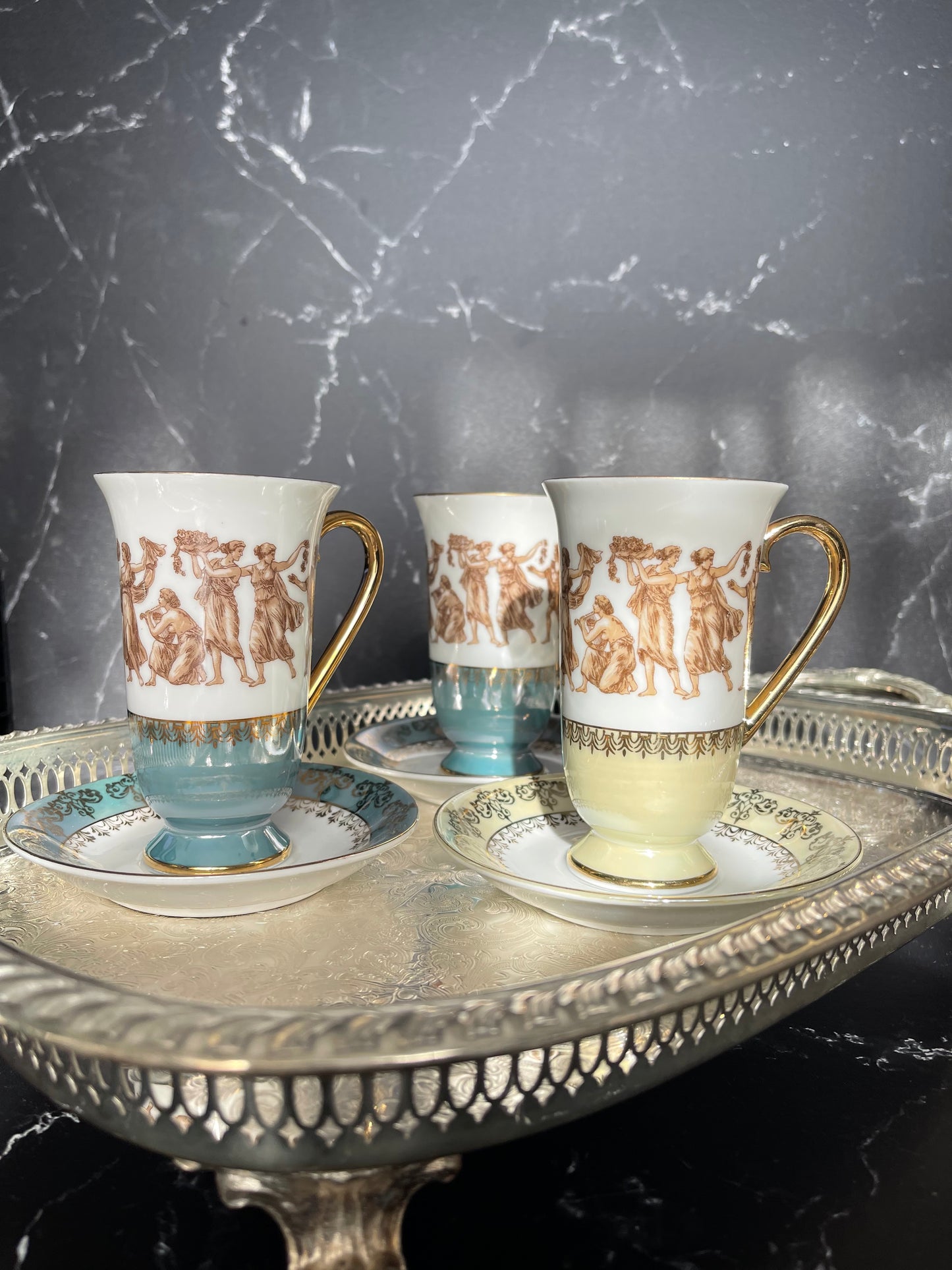 Vintage 1970s Royal Crown Arnart Smug Mugs.
