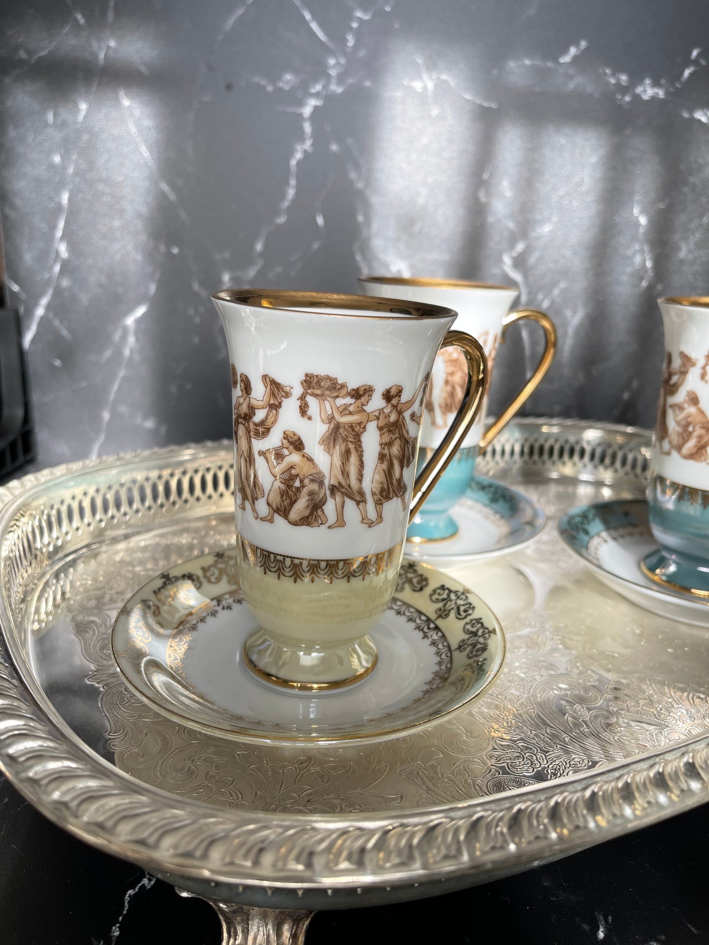 Vintage 1970s Royal Crown Arnart Smug Mugs.