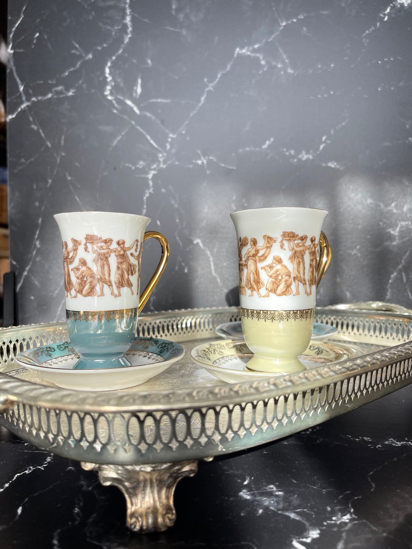 Vintage 1970s Royal Crown Arnart Smug Mugs.