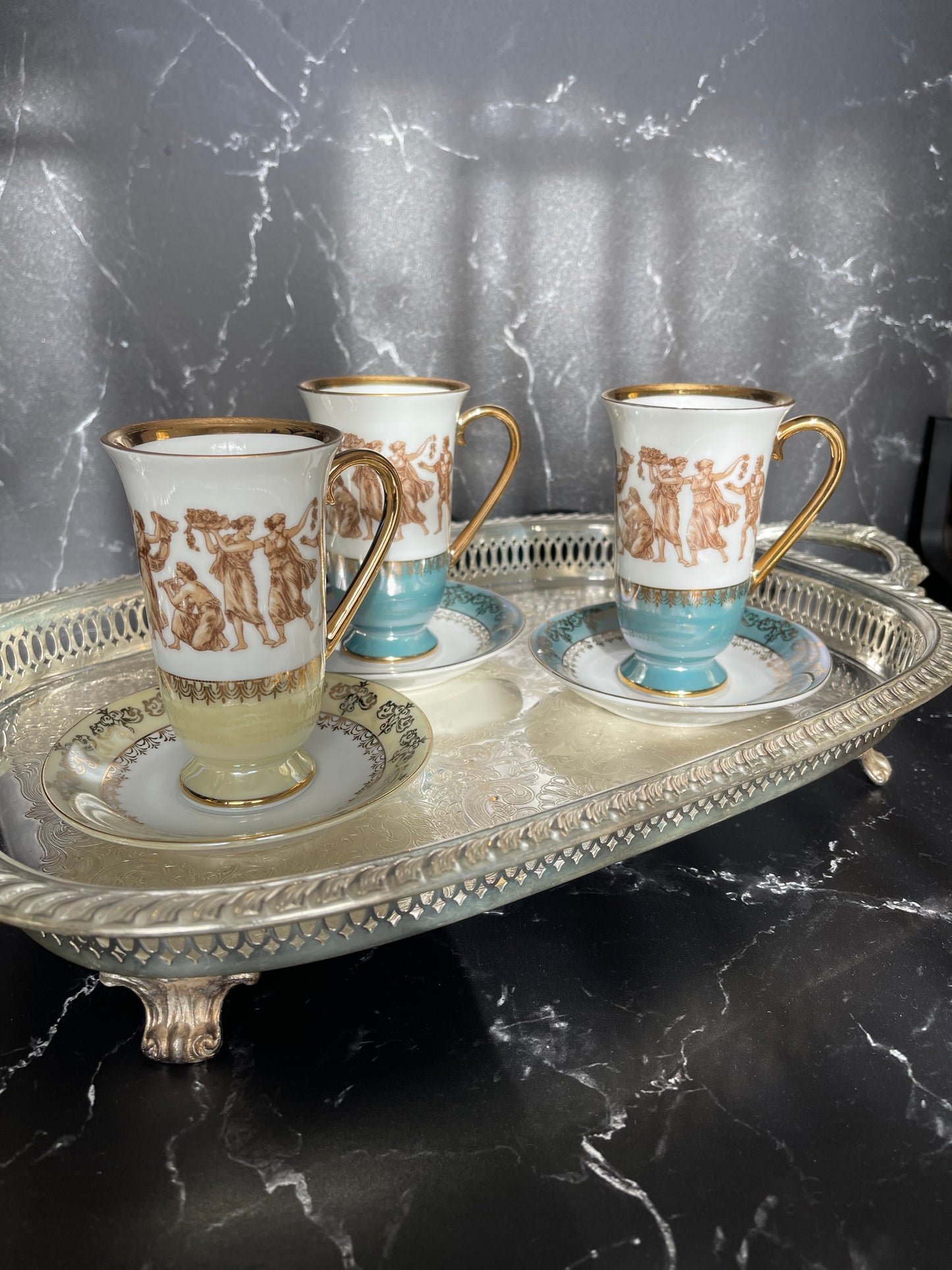Vintage 1970s Royal Crown Arnart Smug Mugs.