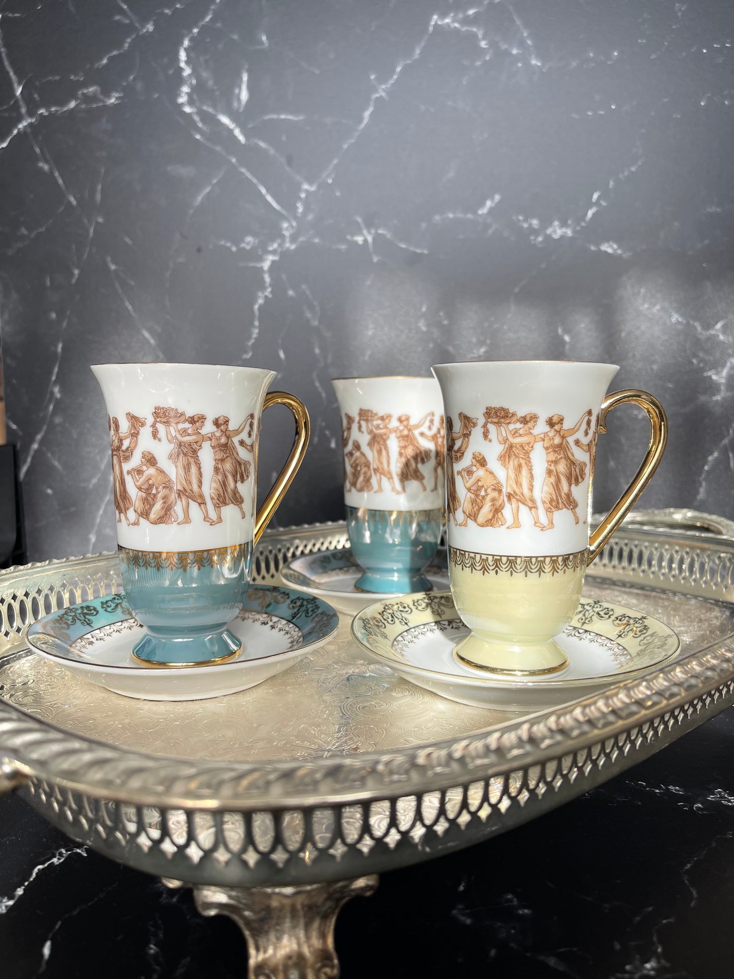 Vintage 1970s Royal Crown Arnart Smug Mugs.