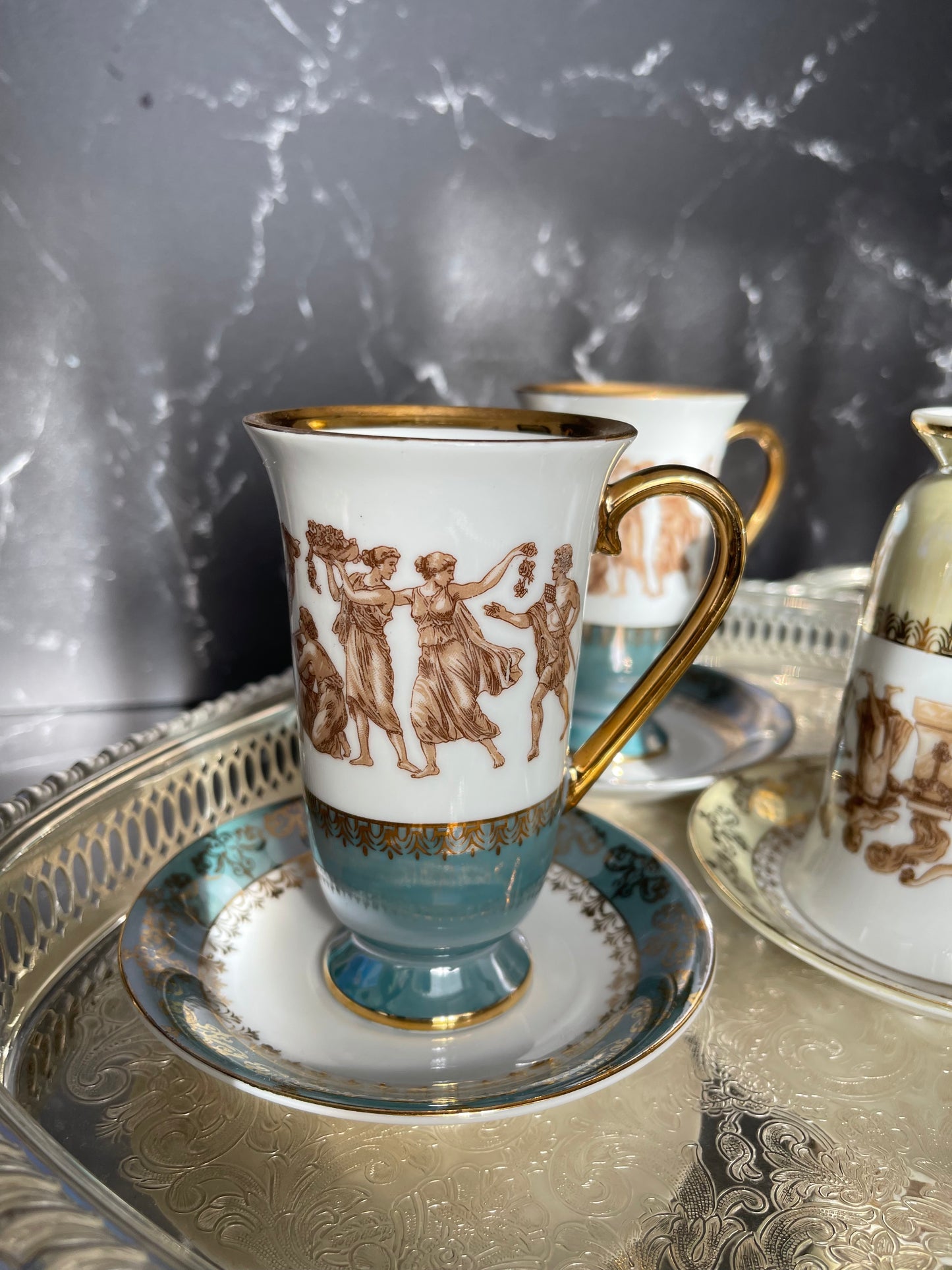 Vintage 1970s Royal Crown Arnart Smug Mugs.