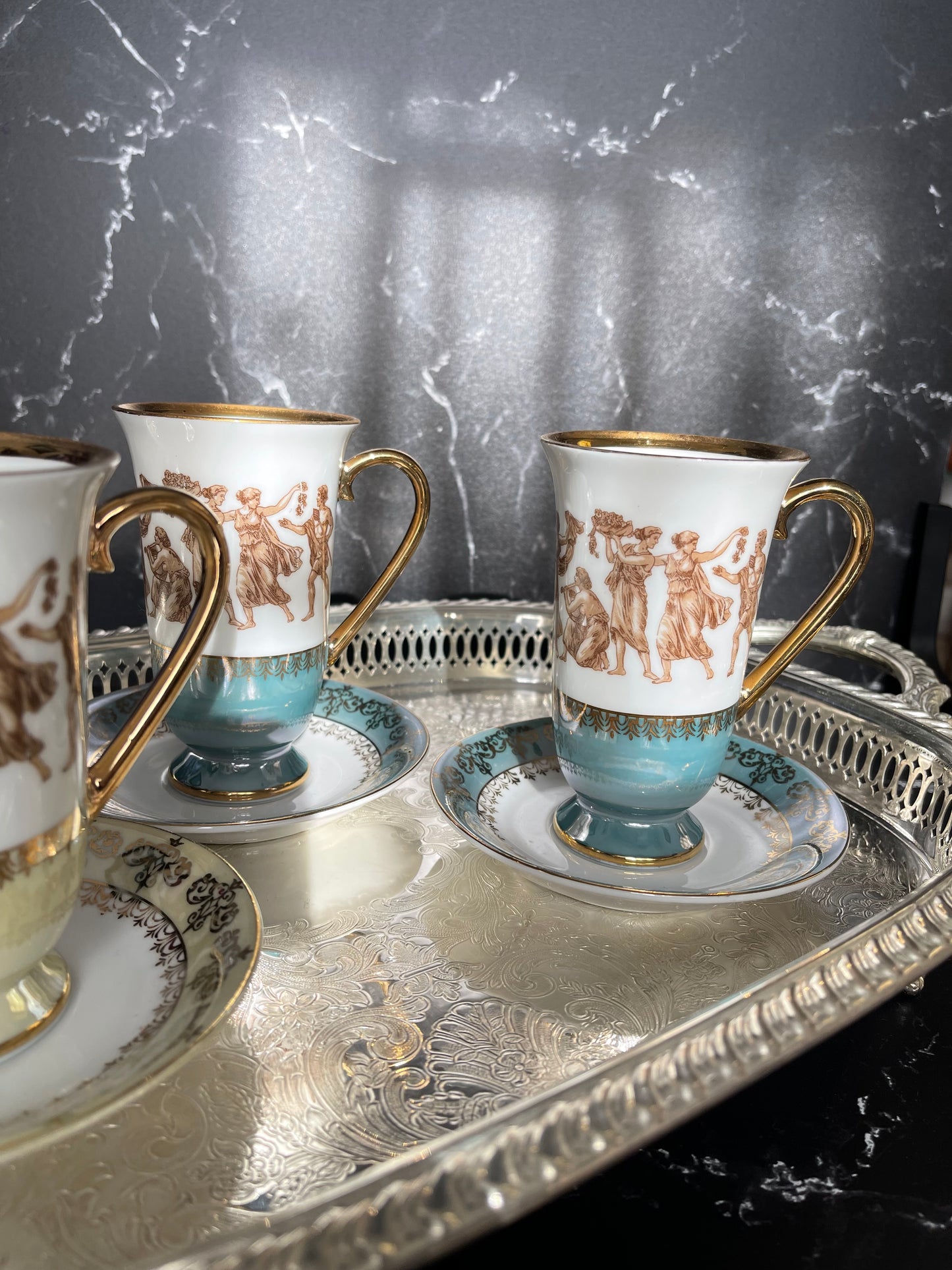 Vintage 1970s Royal Crown Arnart Smug Mugs.
