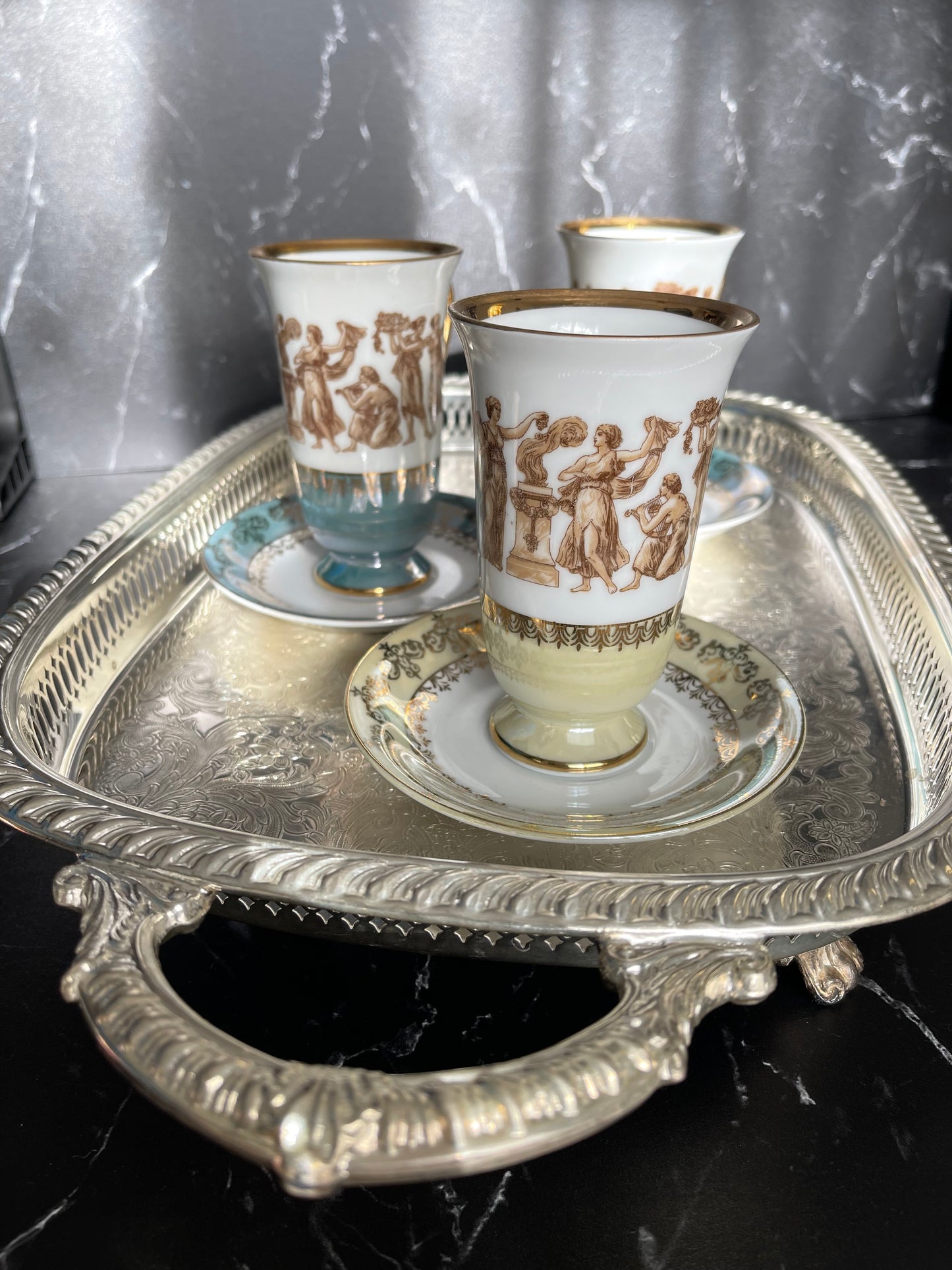 Vintage 1970s Royal Crown Arnart Smug Mugs.