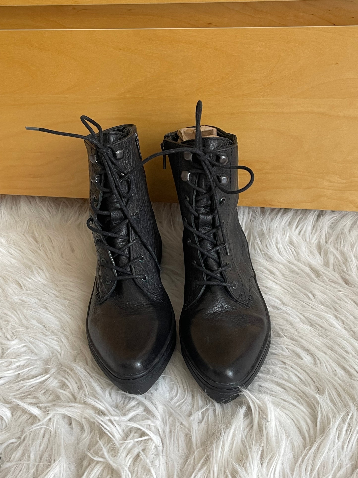 Steve Madden-Brand New Leather Ankle Boots Size 6