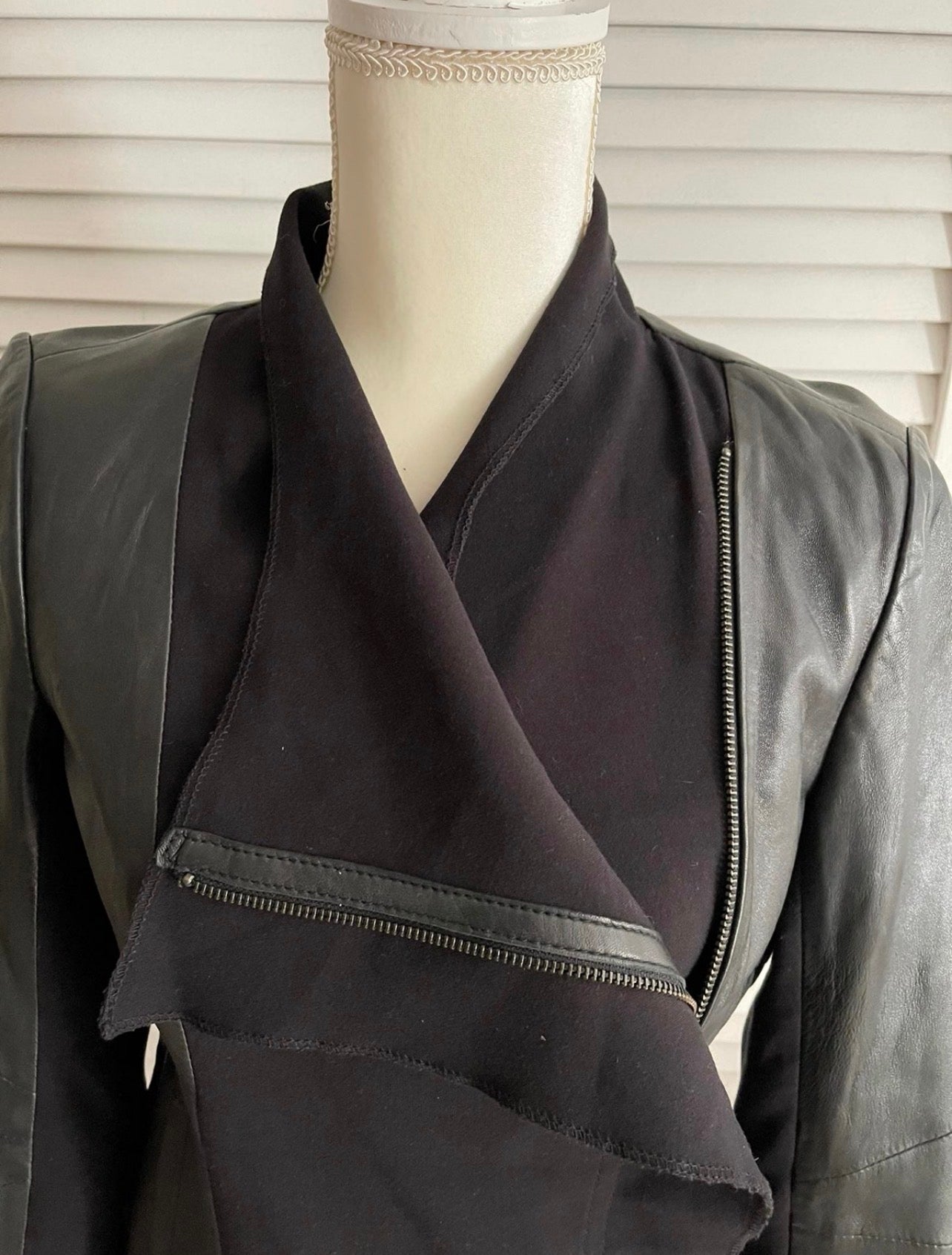 Elie Tahari Black Mixed-Media Leather Sleeve Jacket Size S