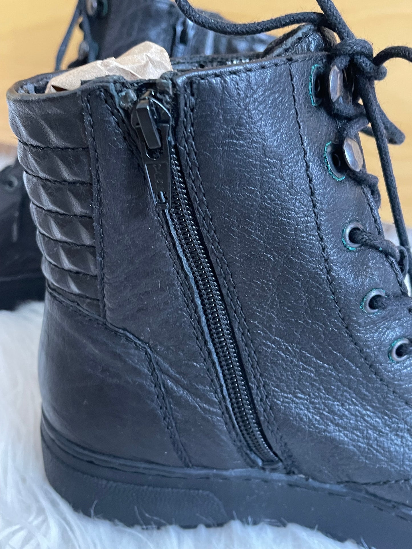 Steve Madden-Brand New Leather Ankle Boots Size 6