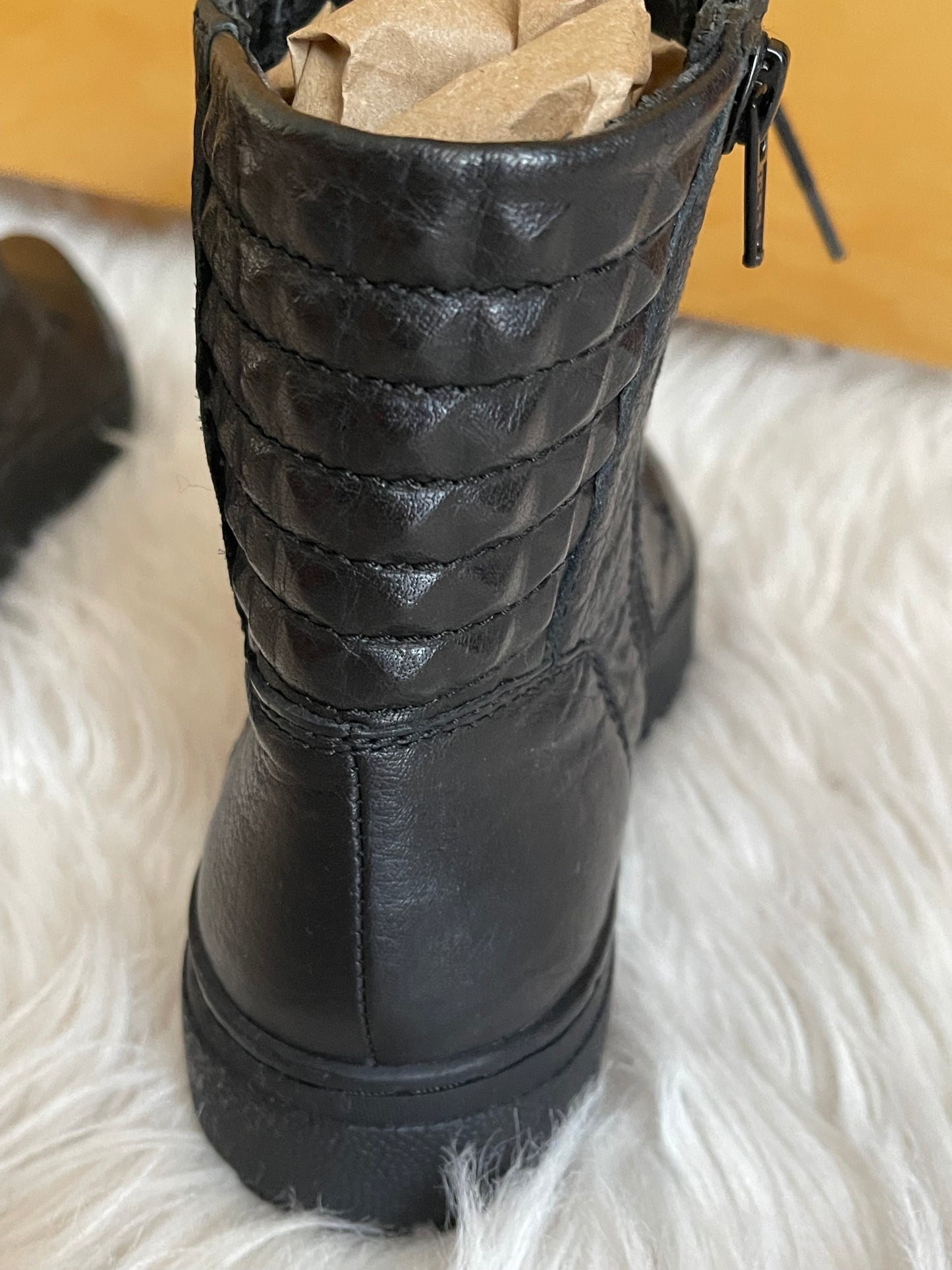 Steve Madden-Brand New Leather Ankle Boots Size 6