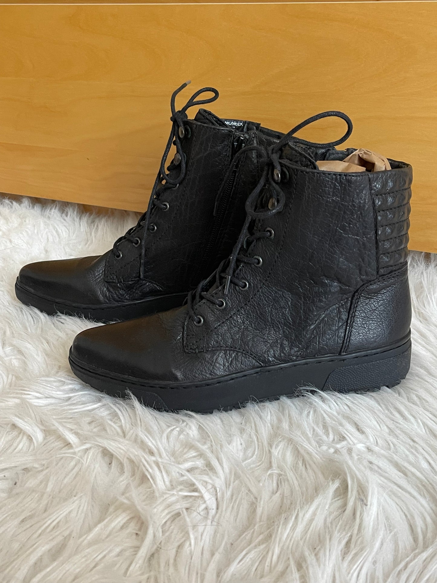 Steve Madden-Brand New Leather Ankle Boots Size 6