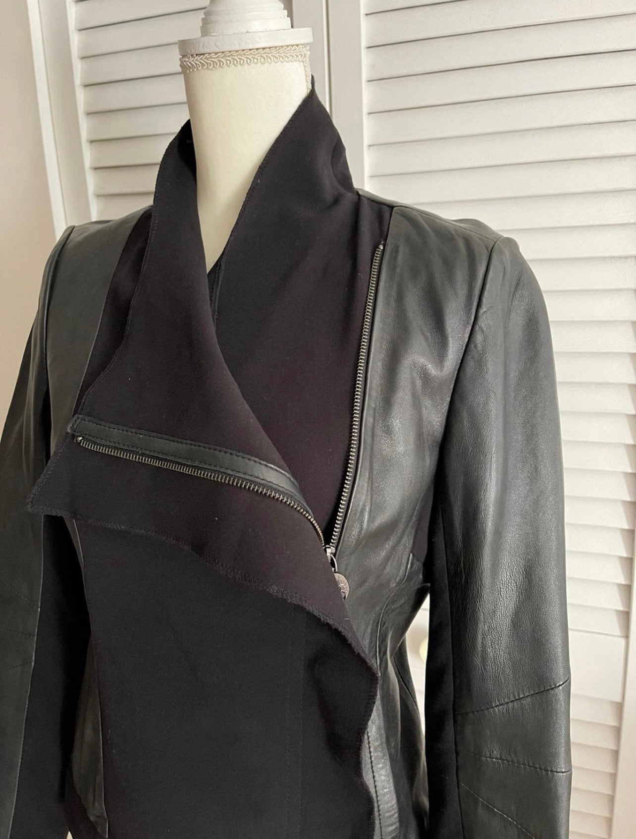 Elie Tahari Black Mixed-Media Leather Sleeve Jacket Size S